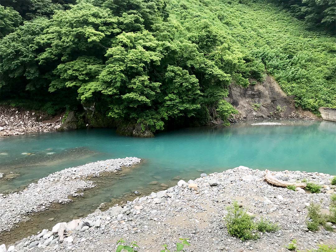 モールセンター 糸魚川 翡翠 ひすい ラベンダーヒスイ 青海川中流域